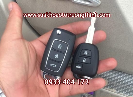 Làm chìa khóa gập xe ô tô