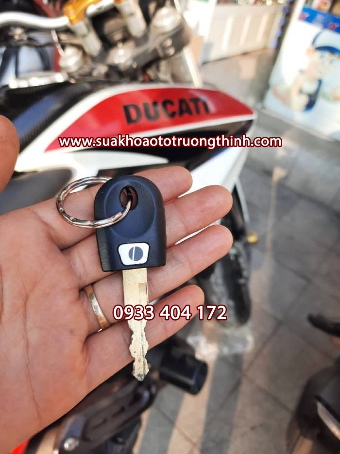 chìa khóa xe ducati