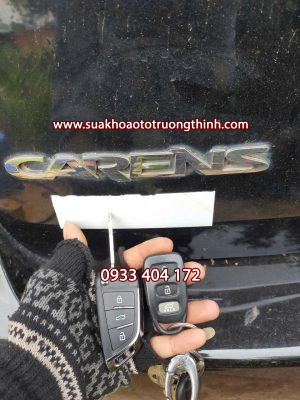 làm chìa khóa xe kia caren giá rẻ