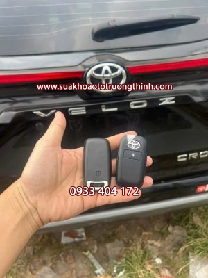 Làm chìa khóa xe toyota Veloz Giá rẻ - Chìa khóa xe chính hãng làm có ngay.